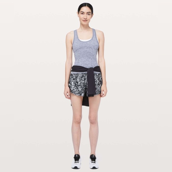 Lululemon Hotty Hot Shorts II Long 4"  Size 4 Night Garden Ice Grey Black 11 - Picture 3 of 11